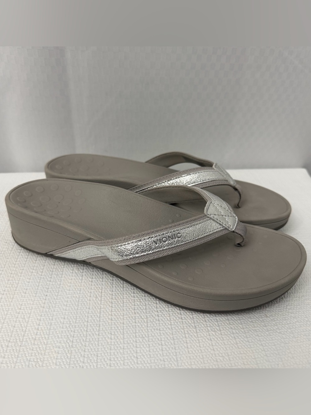 Vionic High Tide Metallic Sandals Silver Gray Women’s Size 11 Wedge Heel